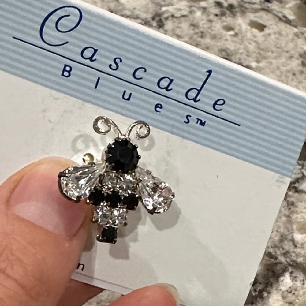 Cascade Blues Vintage Bee Pin